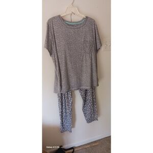 Womens PJ/ LOUNGE set Size XL. Gray Polka Dots